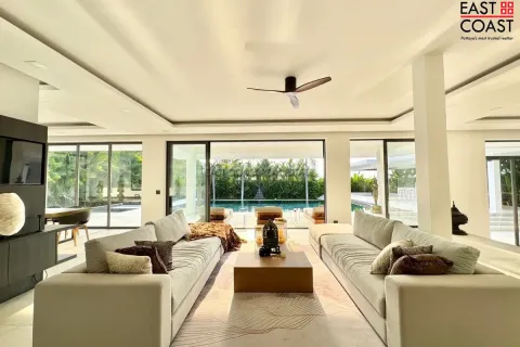 Casa de 4 dormitorios en Pattaya, Tailandia № 213091 - foto 4