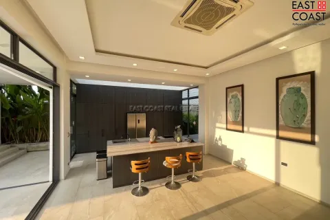 Casa de 4 dormitorios en Pattaya, Tailandia № 213091 - foto 3
