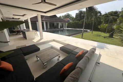 Casa de 4 dormitorios en Pattaya, Tailandia № 213091 - foto 26