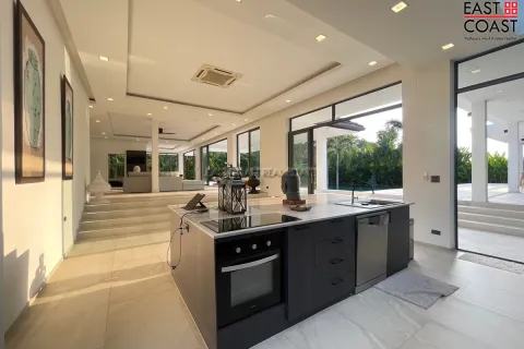 Casa de 4 dormitorios en Pattaya, Tailandia № 213091 - foto 5