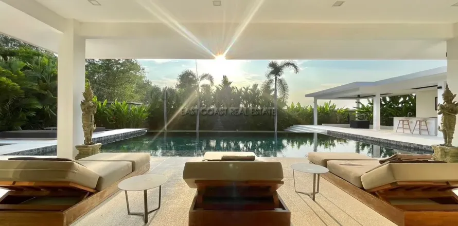 Casa de 4 dormitorios en Pattaya, Tailandia № 213091