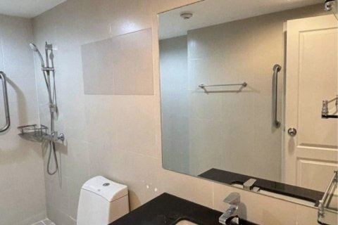 Condo à Huai Khwang, Bangkok, Thaïlande, 2 chambres  № 136044 - photo 7
