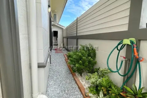 Casa de 3 dormitorios en Pattaya, Tailandia № 212988 - foto 4