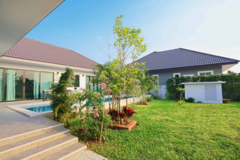 Villa in Cha-am, Thailand 3 bedrooms № 116899 - photo 1