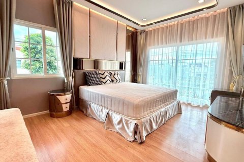 House in Bueng Kum, Bangkok, Thailand 3 bedrooms № 158412 - photo 15