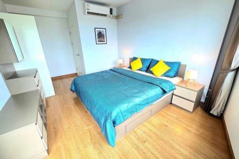 Кондоминиум с 2 спальнями в Хуай Кванге, Бангкок, Таиланд № 158410 - фото 2