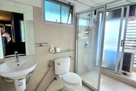 Кондоминиум с 2 спальнями в Хуай Кванге, Бангкок, Таиланд № 158410 - фото 12