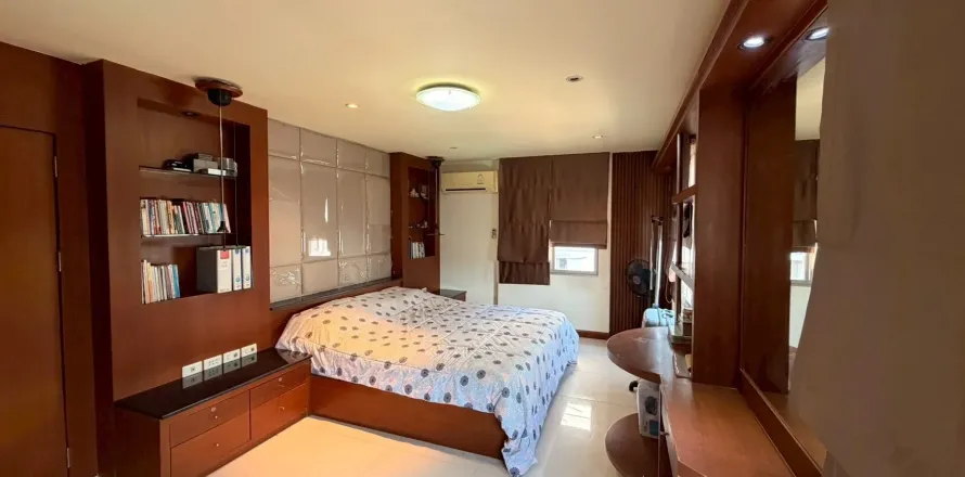 Condo in Yan Nawa, Bangkok, Thailand, 2 bedrooms  № 164607