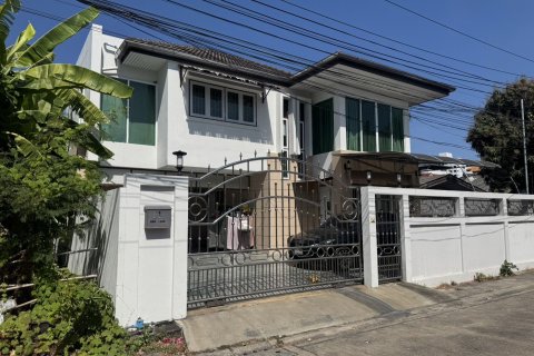 House in Suan Luang, Bangkok, Thailand 4 bedrooms № 164609 - photo 14