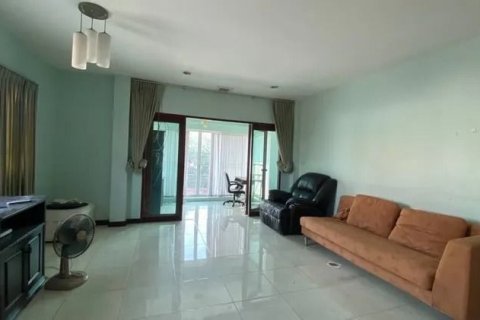 House in Suan Luang, Bangkok, Thailand 4 bedrooms № 164609 - photo 2