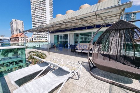 Condo in Pattaya, Thailand, 2 bedrooms № 196865 - photo 16