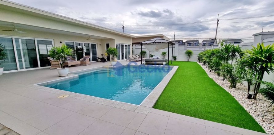 House in Pattaya, Thailand 3 bedrooms № 196869