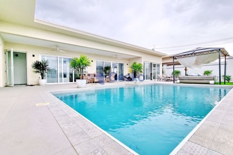 House in Pattaya, Thailand 3 bedrooms № 196869 - photo 3