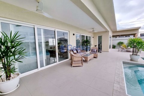 House in Pattaya, Thailand 3 bedrooms № 196869 - photo 21