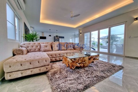 House in Pattaya, Thailand 3 bedrooms № 196869 - photo 8