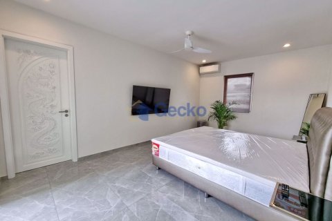 House in Pattaya, Thailand 3 bedrooms № 196869 - photo 16