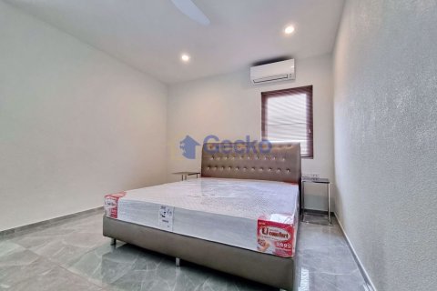 House in Pattaya, Thailand 3 bedrooms № 196869 - photo 9