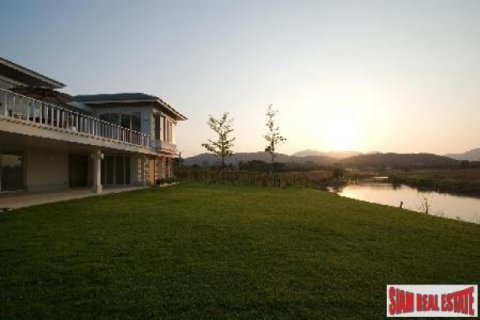 Villa in Hua Hin, Thailand 4 bedrooms № 202431 - photo 5
