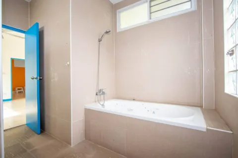 House in Hang Dong, Thailand 4 bedrooms № 148254 - photo 12