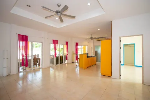 House in Hang Dong, Thailand 4 bedrooms № 148254 - photo 7