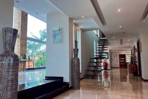 Villa in Pattaya, Thailand 4 bedrooms № 148255 - photo 11