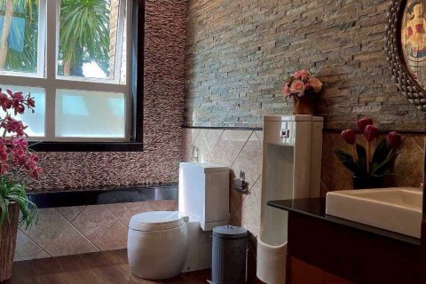 Villa in Pattaya, Thailand 4 bedrooms № 148255 - photo 13