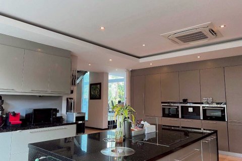 Villa in Pattaya, Thailand 4 bedrooms № 148255 - photo 14