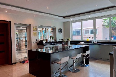 Villa in Pattaya, Thailand 4 bedrooms № 148255 - photo 16