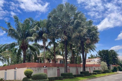 Villa in Pattaya, Thailand 4 bedrooms № 148255 - photo 3