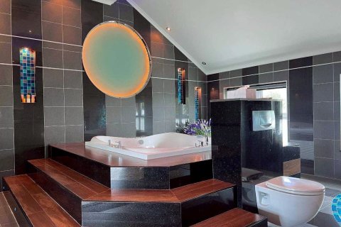 Villa in Pattaya, Thailand 4 bedrooms № 148255 - photo 26