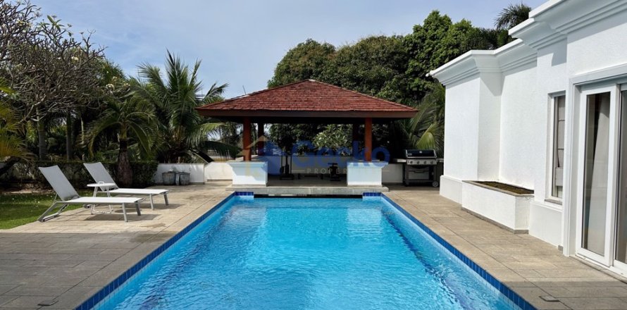 Maison à Pattaya, Thaïlande 4 chambres № 196010