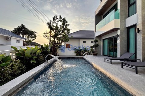 Maison à Pattaya, Thaïlande 5 chambres № 196013