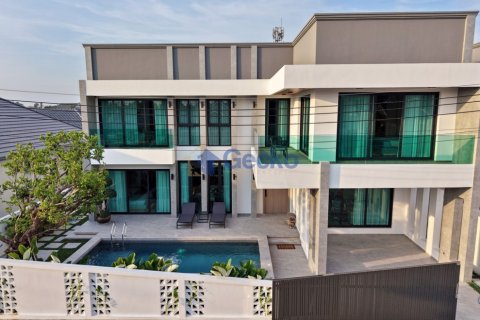 Maison à Pattaya, Thaïlande 5 chambres № 196013 - photo 4