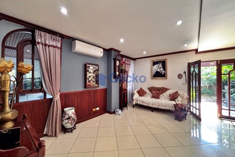 House in Pattaya, Thailand 3 bedrooms № 196015 - photo 11