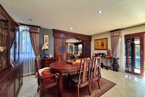 House in Pattaya, Thailand 3 bedrooms № 196015 - photo 15