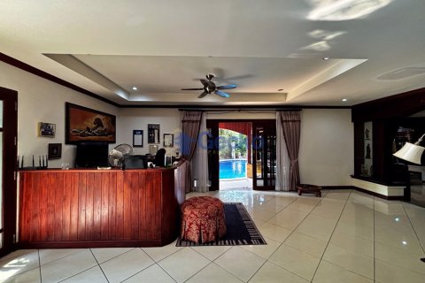 House in Pattaya, Thailand 3 bedrooms № 196015 - photo 12