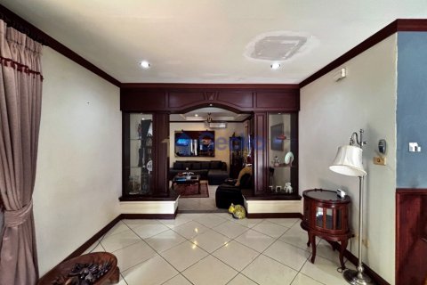 House in Pattaya, Thailand 3 bedrooms № 196015 - photo 14