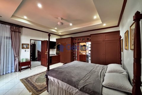 House in Pattaya, Thailand 3 bedrooms № 196015 - photo 26