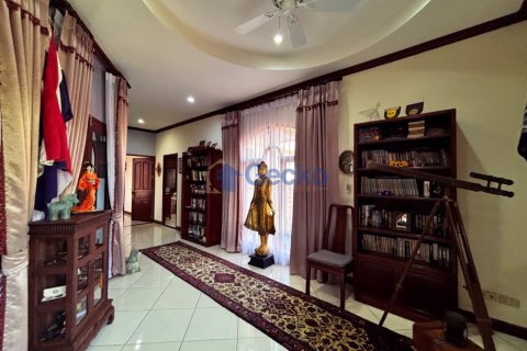 House in Pattaya, Thailand 3 bedrooms № 196015 - photo 8