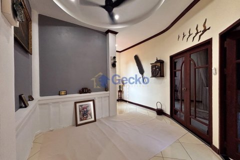 House in Pattaya, Thailand 3 bedrooms № 196015 - photo 28
