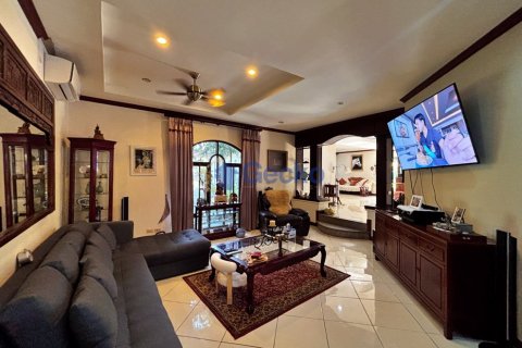 House in Pattaya, Thailand 3 bedrooms № 196015 - photo 9
