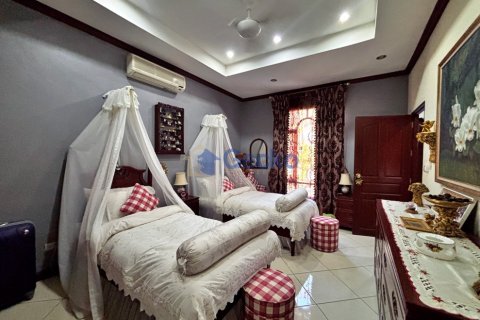House in Pattaya, Thailand 3 bedrooms № 196015 - photo 29