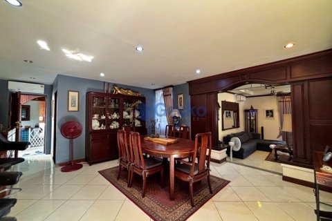 House in Pattaya, Thailand 3 bedrooms № 196015 - photo 17