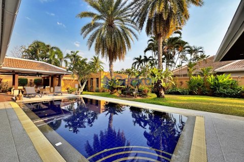 House in Pattaya, Thailand 3 bedrooms № 196009 - photo 4
