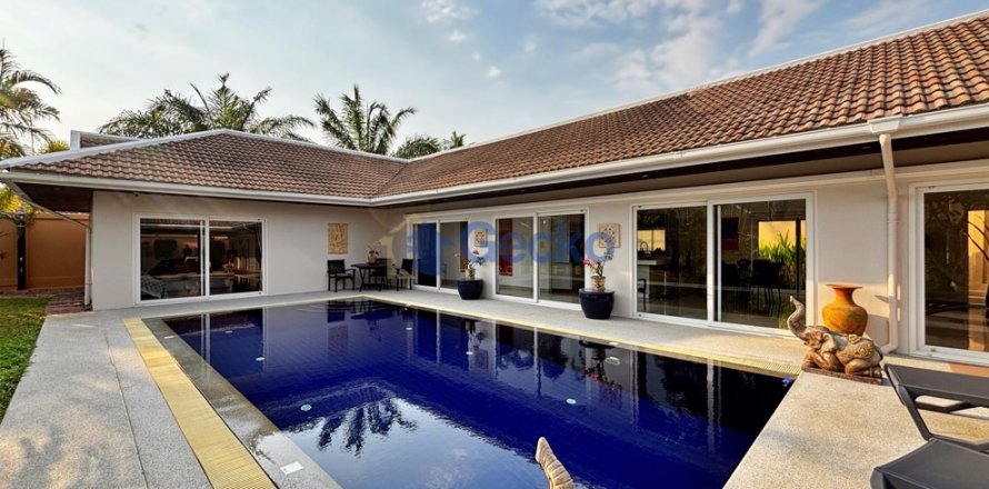 House in Pattaya, Thailand 3 bedrooms № 196009