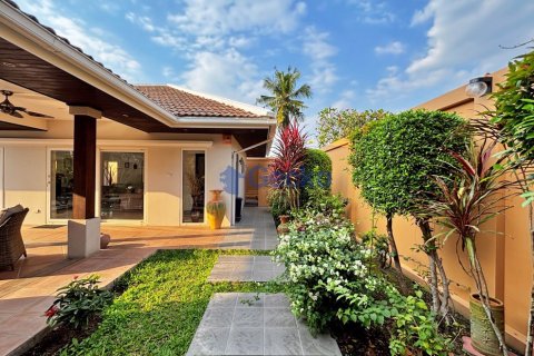 House in Pattaya, Thailand 3 bedrooms № 196009 - photo 9