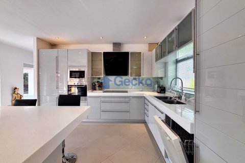 House in Pattaya, Thailand 3 bedrooms № 196009 - photo 23
