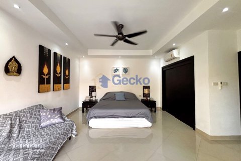 House in Pattaya, Thailand 3 bedrooms № 196009 - photo 24