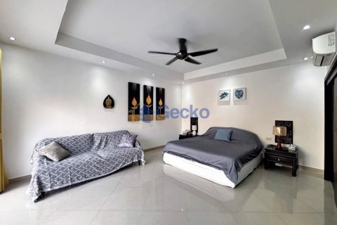 House in Pattaya, Thailand 3 bedrooms № 196009 - photo 26