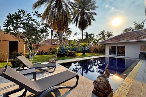 House in Pattaya, Thailand 3 bedrooms № 196009 - photo 2